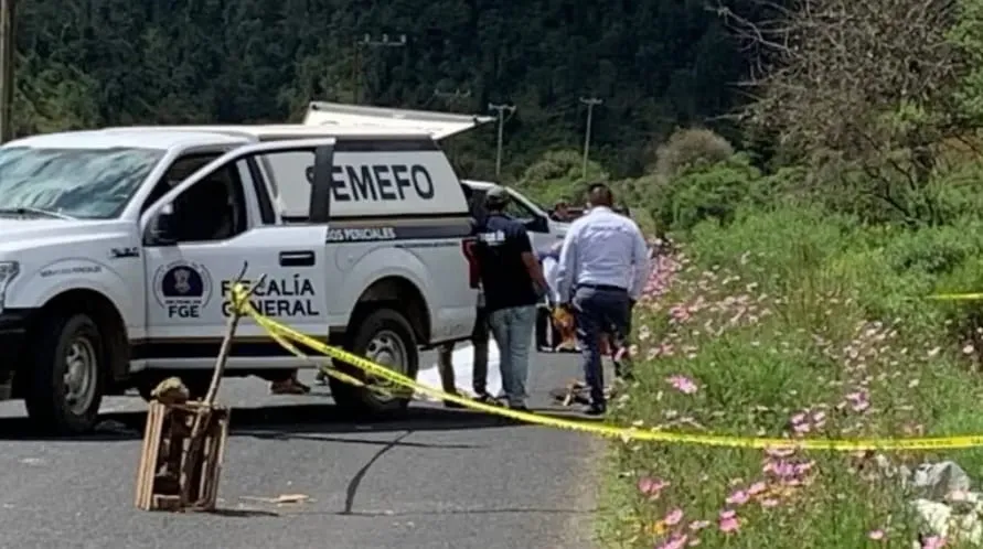 Abandonan un sujeto ejecutado a la orilla de la carretera a Paracho