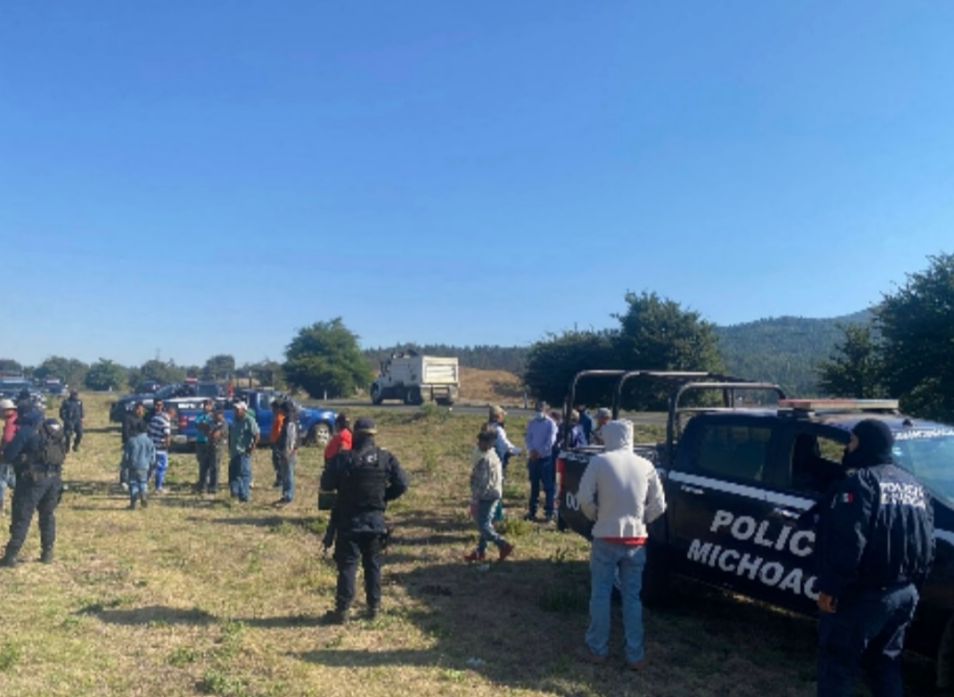 Abandonan un sujeto ejecutado a la orilla de la carretera a Paracho2