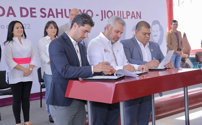 Bedolla firma convenio Sahuayo-Jiquilpan