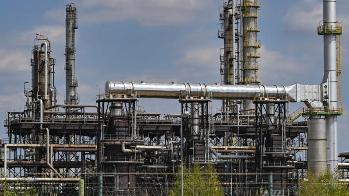 Propone Unión Europea embargo al petróleo ruso