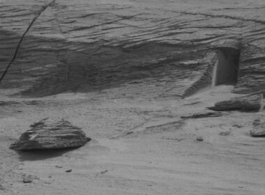 Descubre NASA puerta misteriosa en Marte