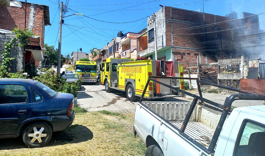 Incendio consume una vivienda