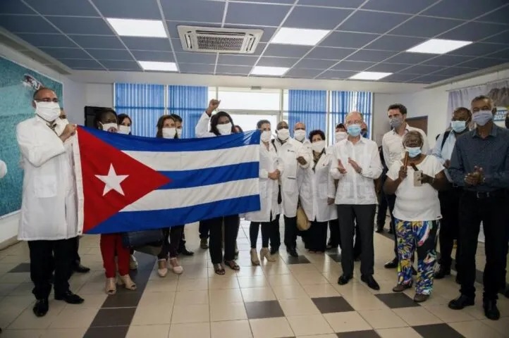 Juez amparo médicos cubanos