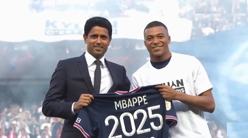 MBAPPÉ renueva con el Paris