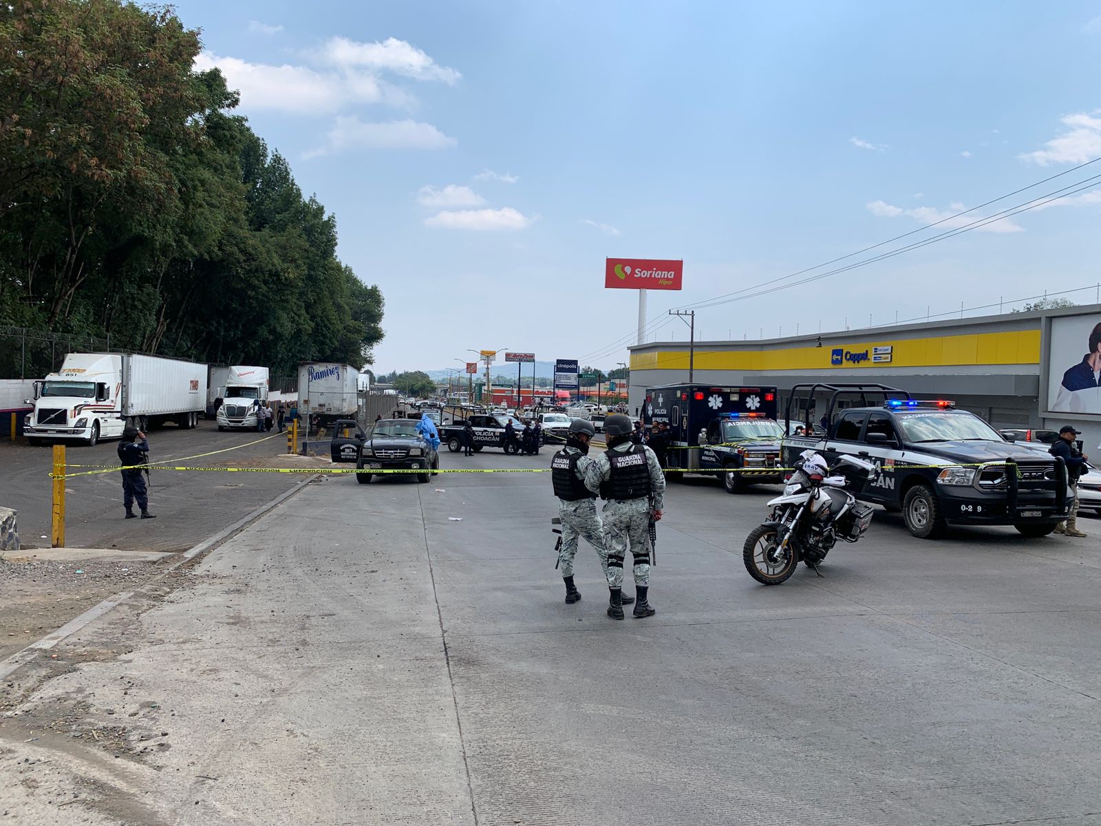 Matan a chofer de una camioneta en libramiento de Uruapan