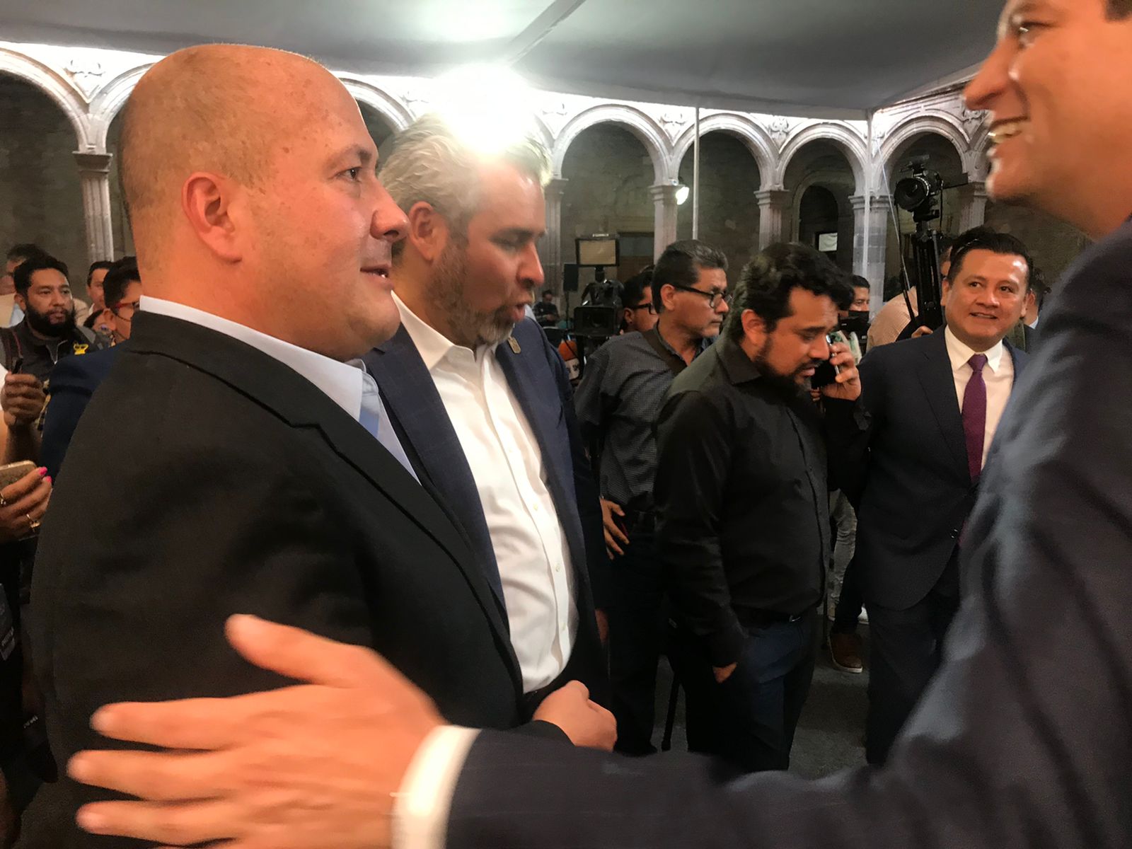 No se puede enfrentar a delincuentes con abrazos gobernador de Jalisco