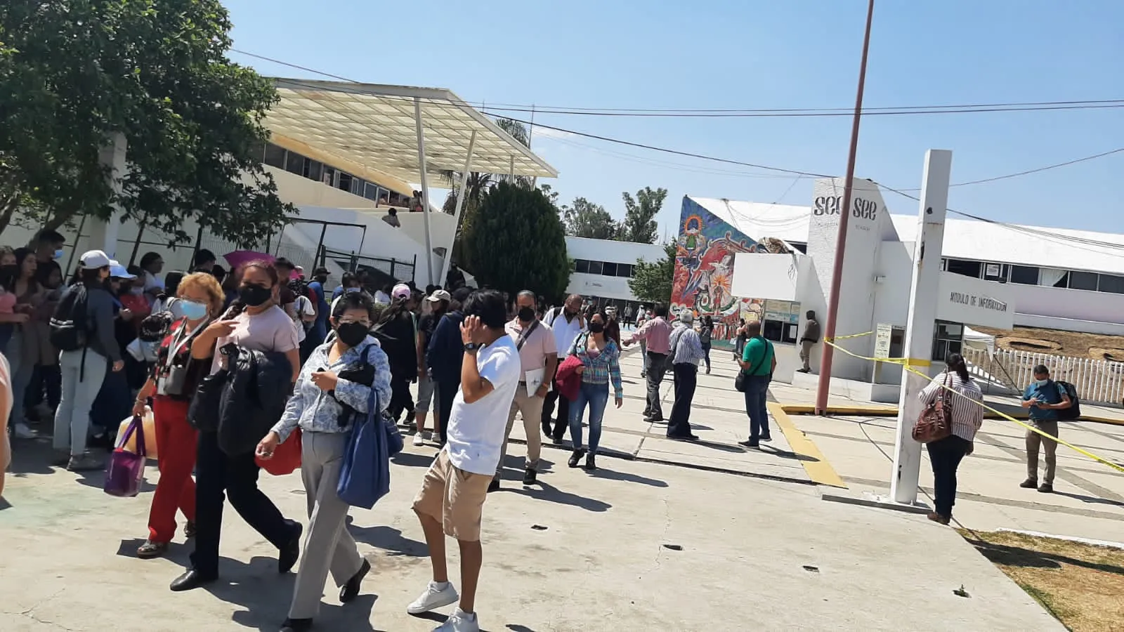 Normalistas toman la SEE y bloquean vialidades; exigen plazas docentes