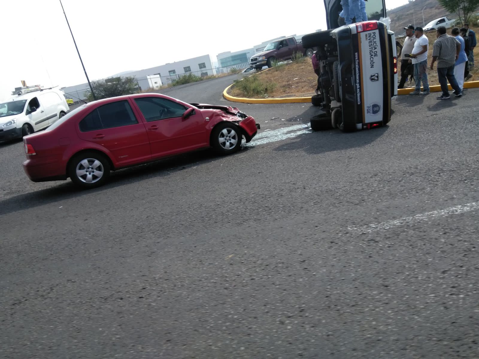 Patrulla de la FGE protagoniza un choque en la carretera al Recinto Ferial
