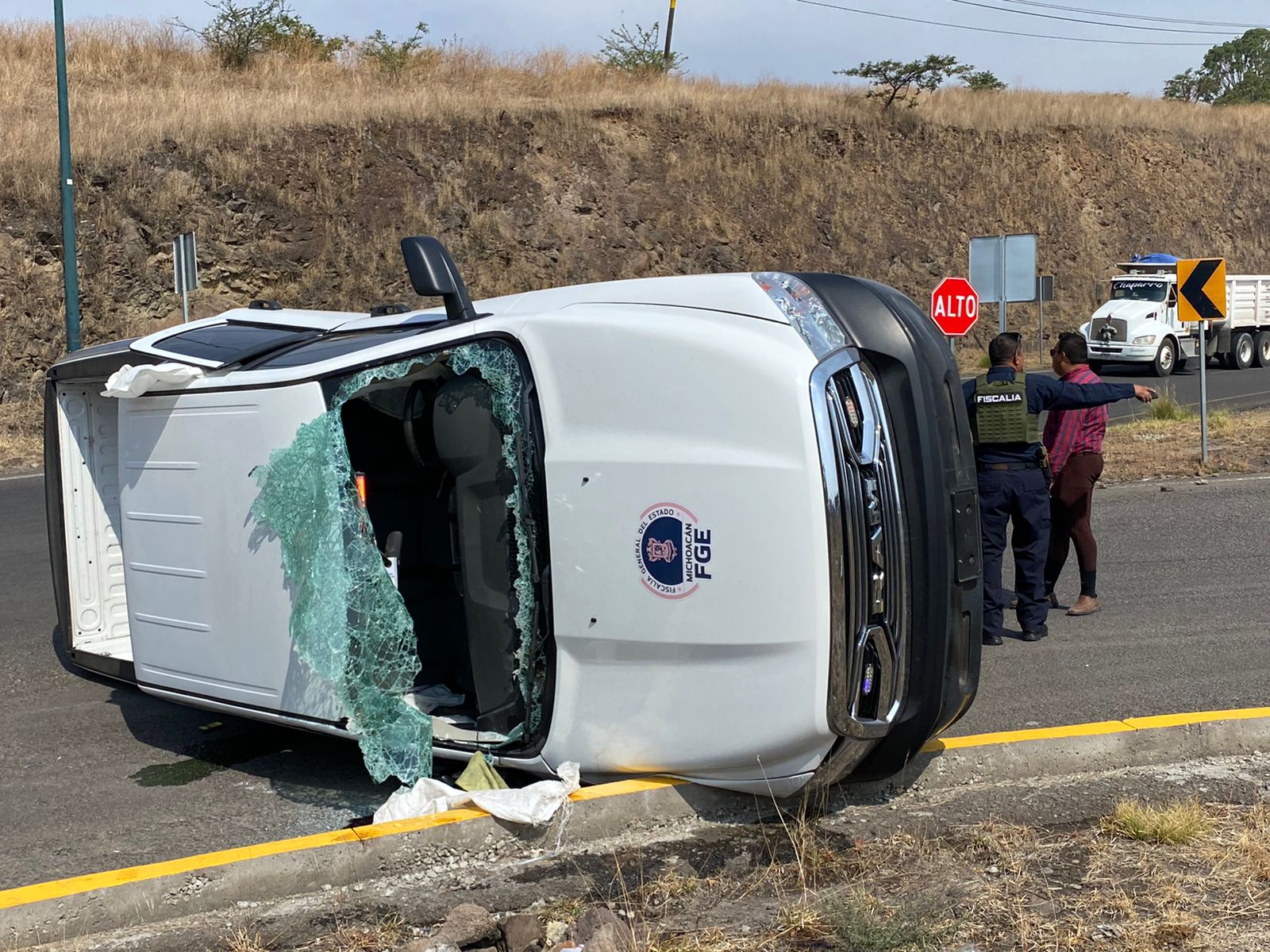 Patrulla de la FGE protagoniza un choque en la carretera al Recinto Ferial