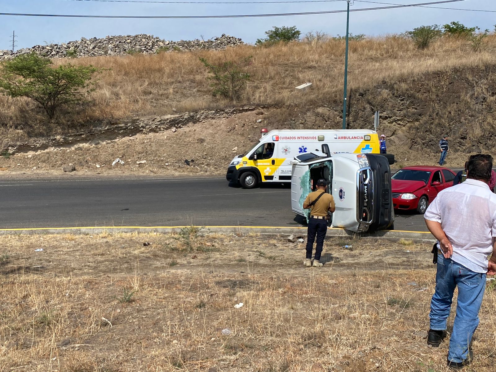 Patrulla de la FGE protagoniza un choque en la carretera al Recinto Ferial