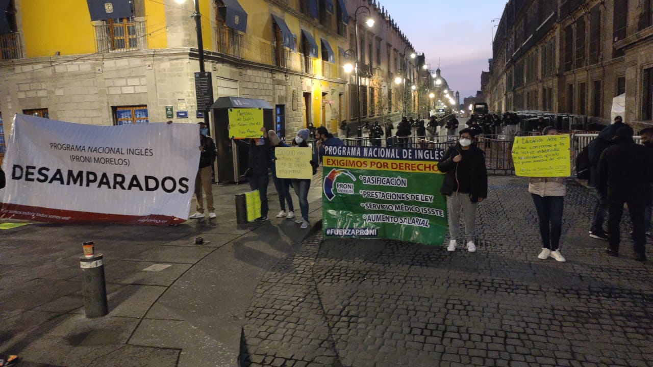Profesores de inglés exigen a federación saldar adeudo salarial