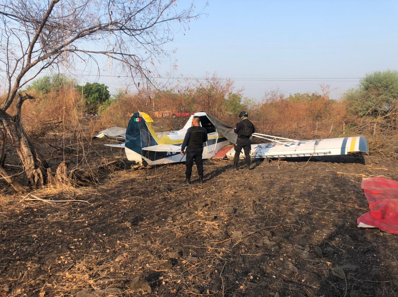 Se desploma avioneta fumigadora al intentar despegar