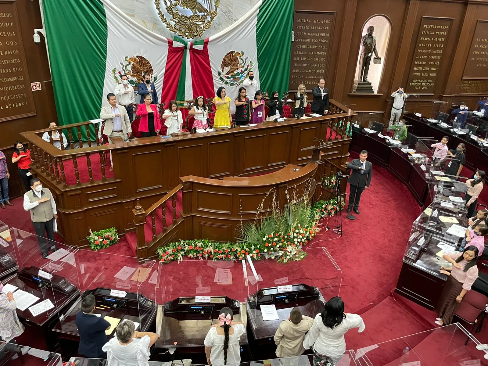 Sesiona el Parlamento Infantil teñido con la sombra del nepotismo