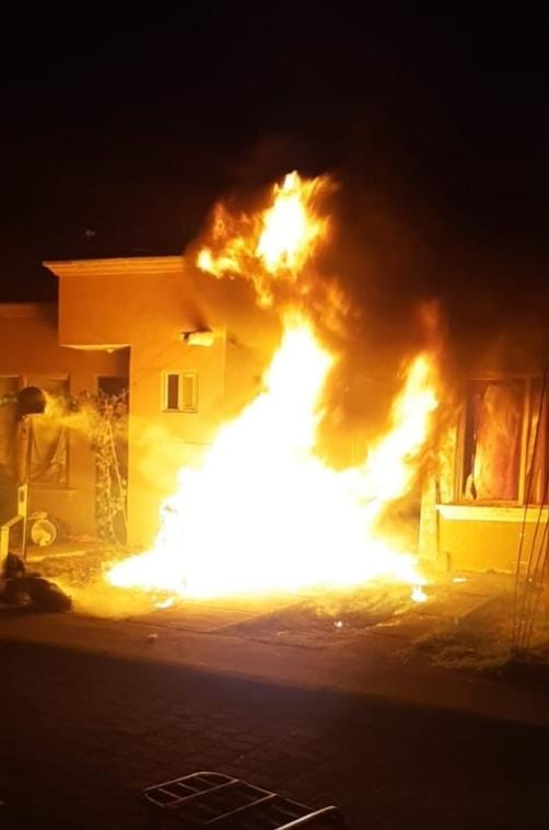 Vecinos de Villas del Pedregal corren a personas por invadir casas