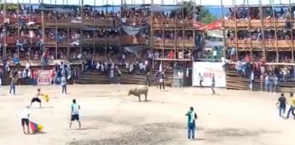 Al menos cuatro muertos en desplome de palco en plaza de toros en Colombia