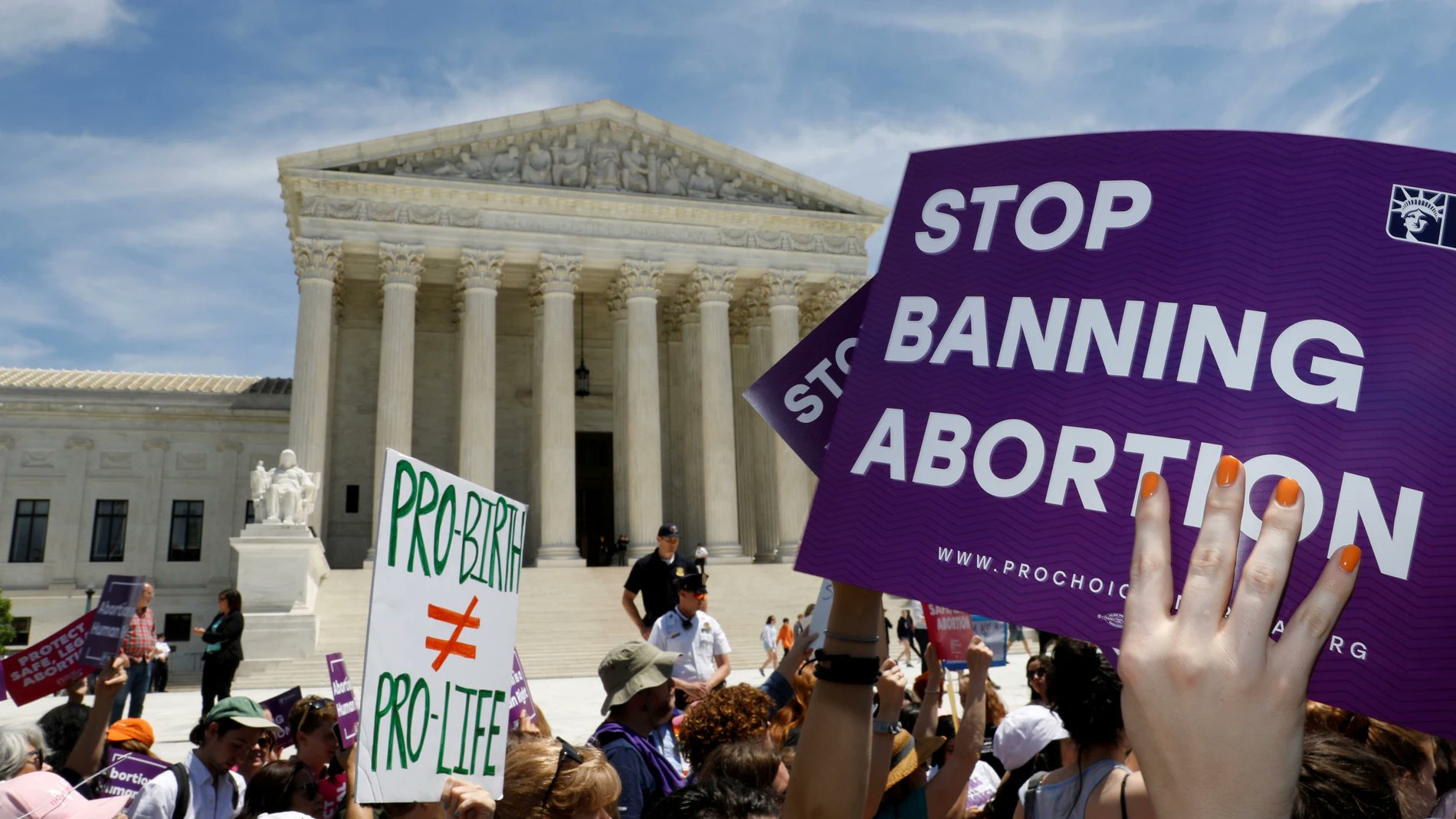 Anula Corte Suprema de EU derecho constitucional al aborto