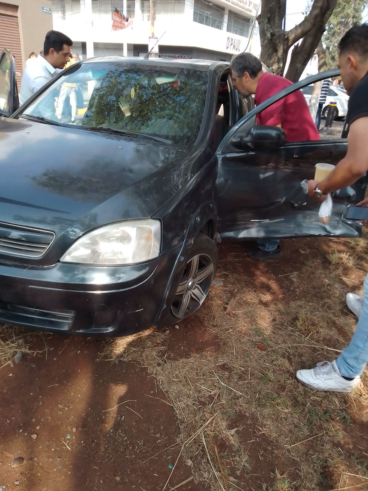 Chocan dos vehículos en el Boulevard García de León