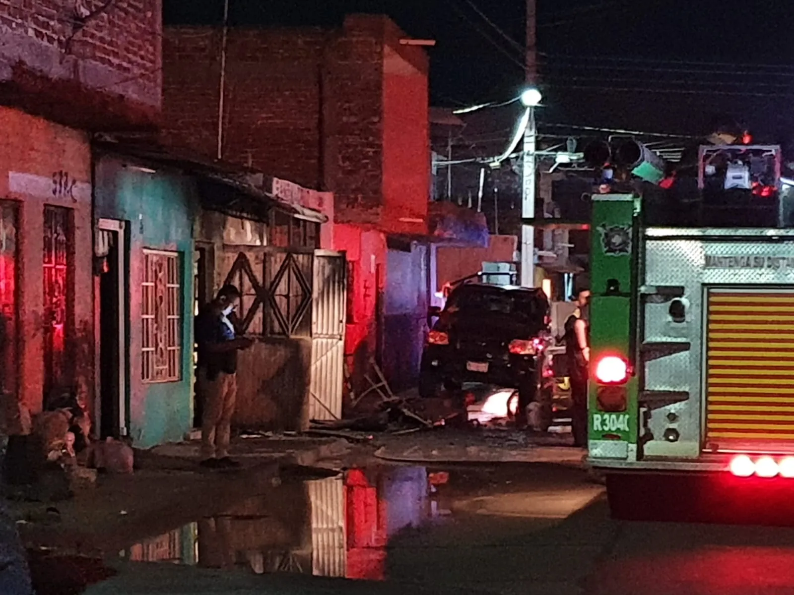 Incendio de dos casas moviliza a Protección Civil y Bomberos Zamora
