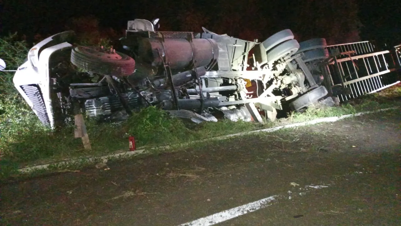 Mañana de accidentes en la autopista Siglo XXI, no hay víctimas que lamentar