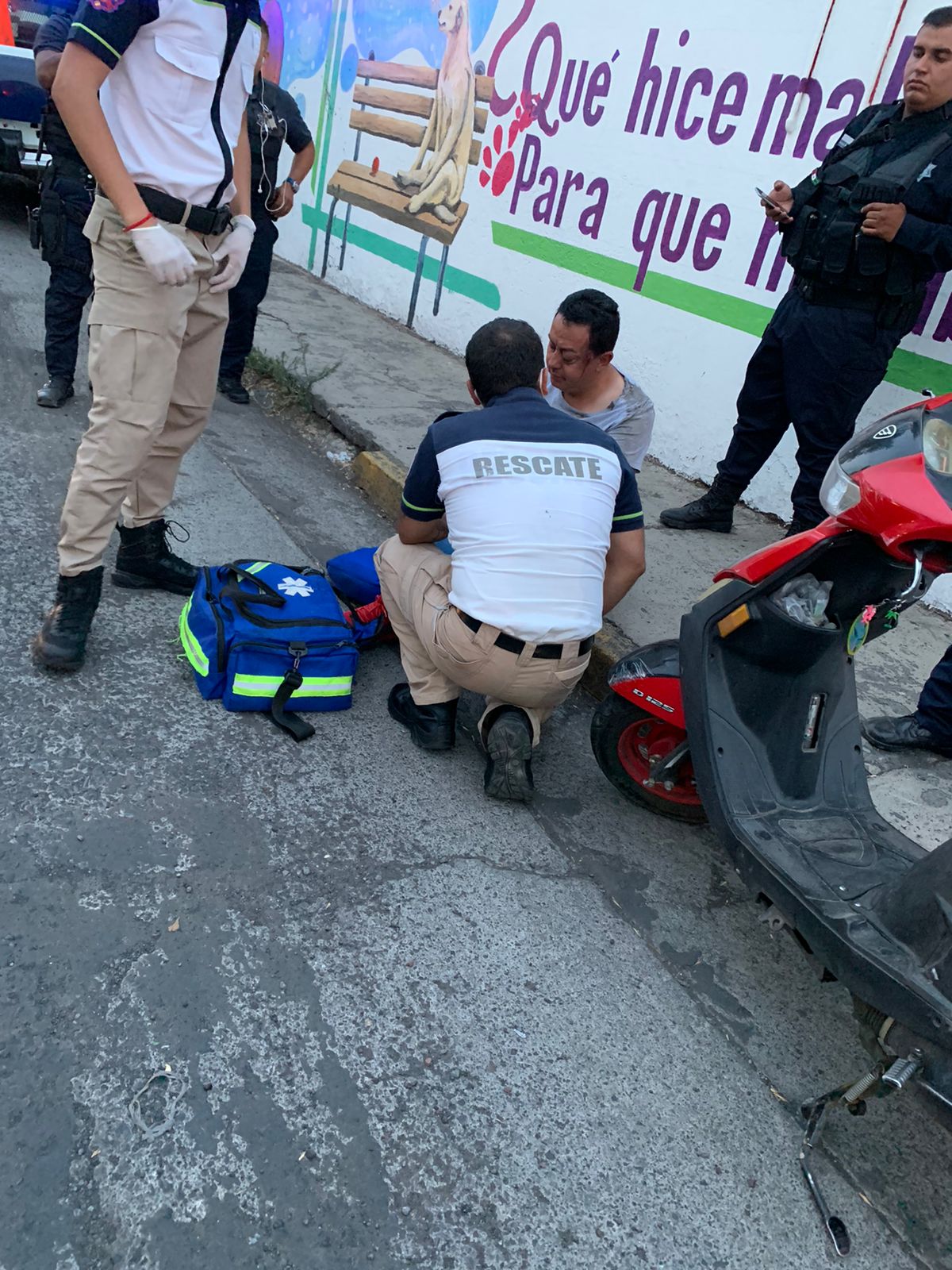 Motociclista herido embestido vehículo