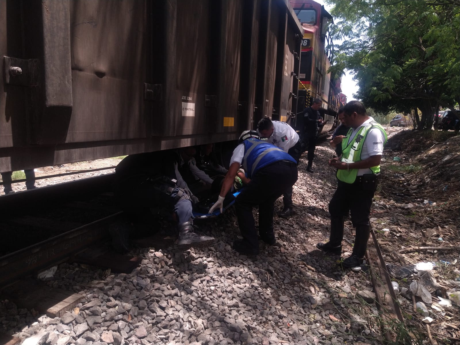 Mujer es arrollada por el tren en la colonia Indeco, resultó lesionada
