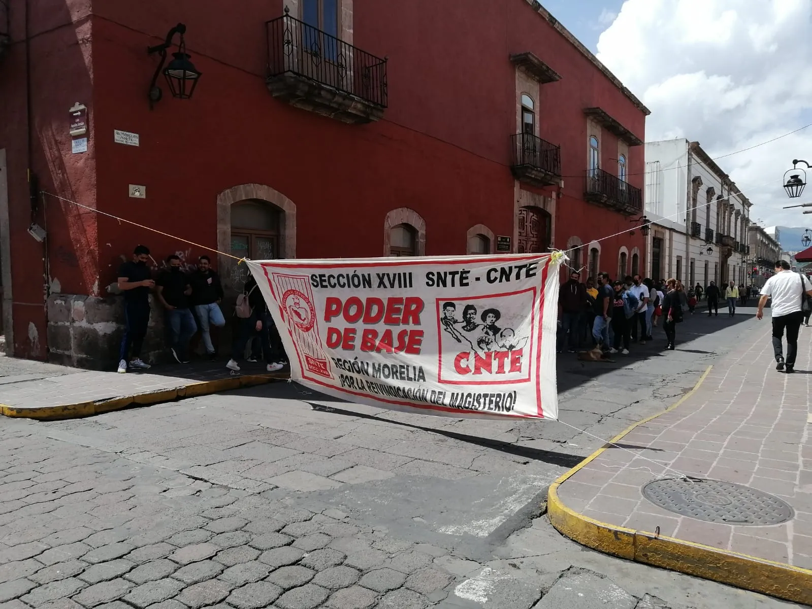 Poder de Base CNTE bloquea calles del Centro de Morelia