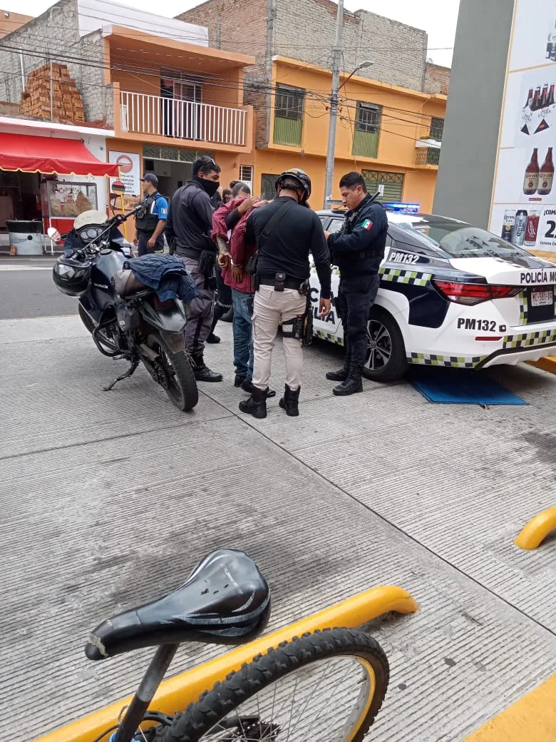 Policías y Tigres atrapan a un presunto ladrón dentro de una casa