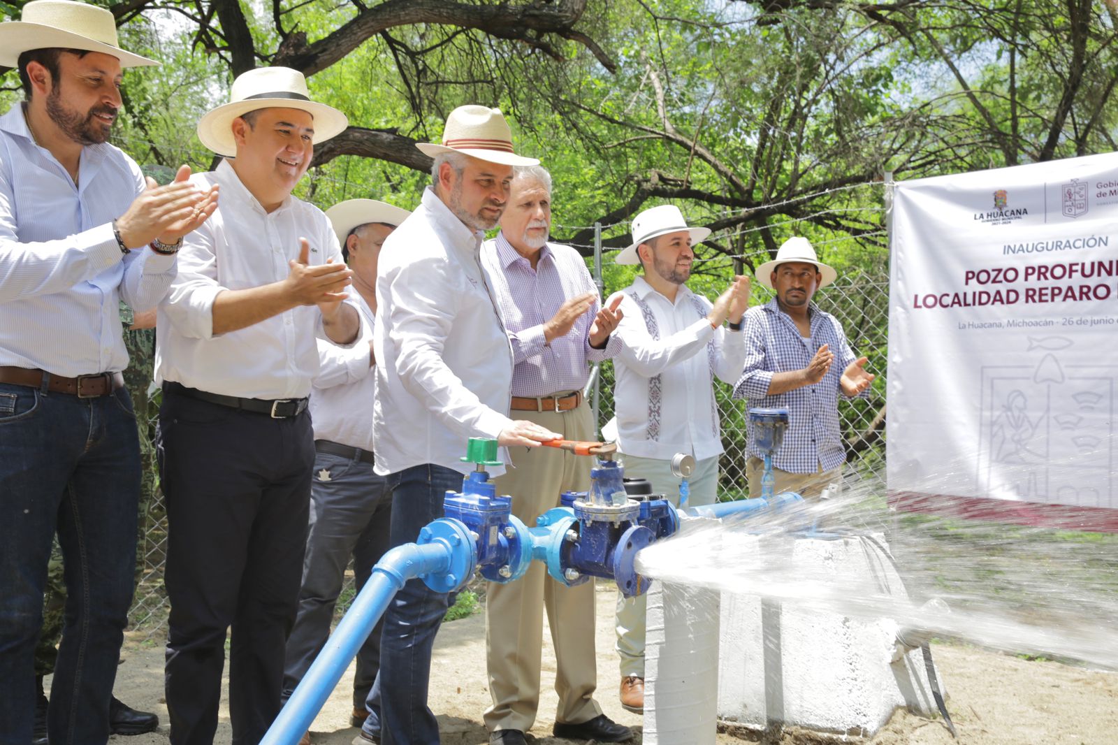 Atiende Bedolla histórica carencia de agua en La Huacana