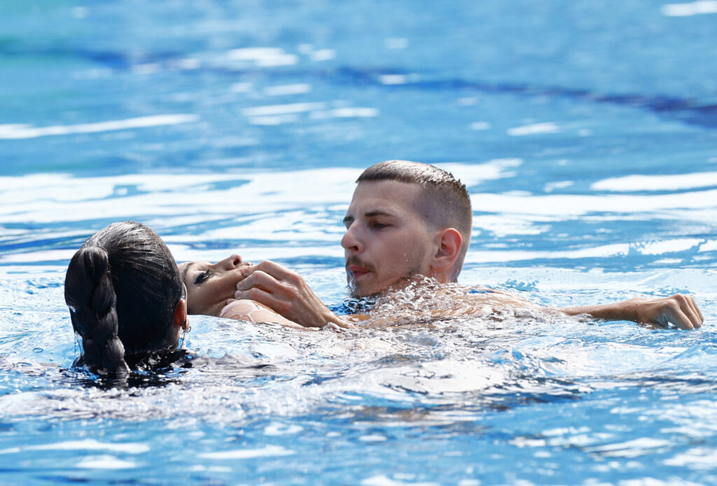 Nadadora se desmaya dentro de piscina en Mundial de Budapest 2022
