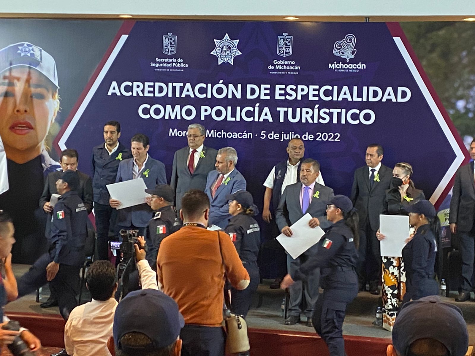 61 policías cuidarán a los turistas en Michoacán