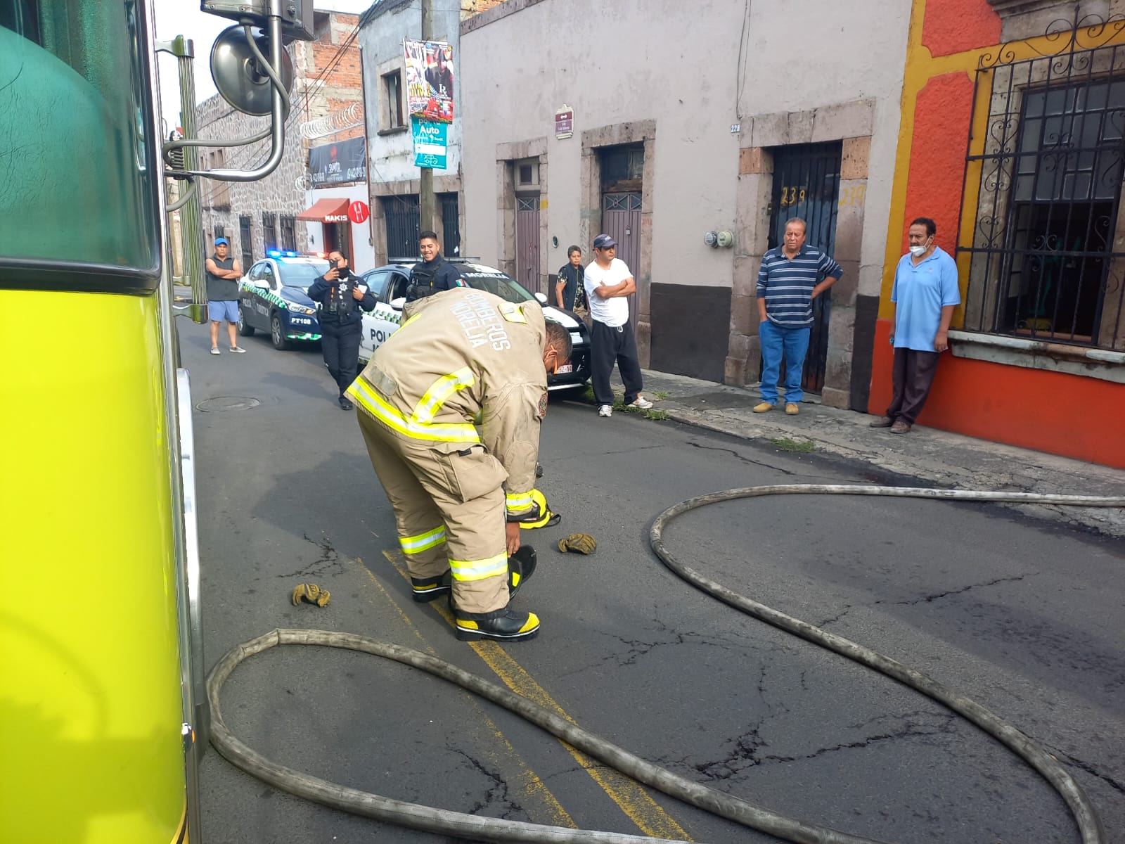 Bomberos municipales logran controlar un incendio en el centro de Morelia