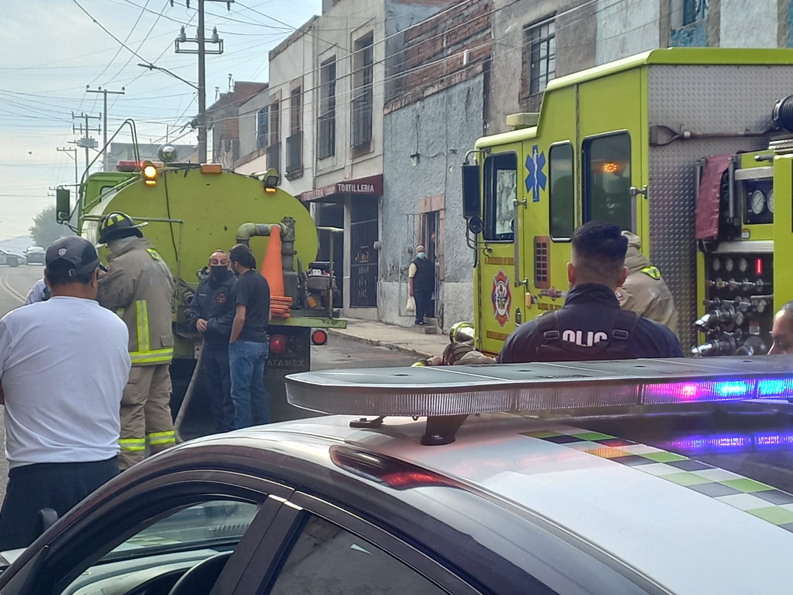 Bomberos municipales logran controlar un incendio en el centro de Morelia