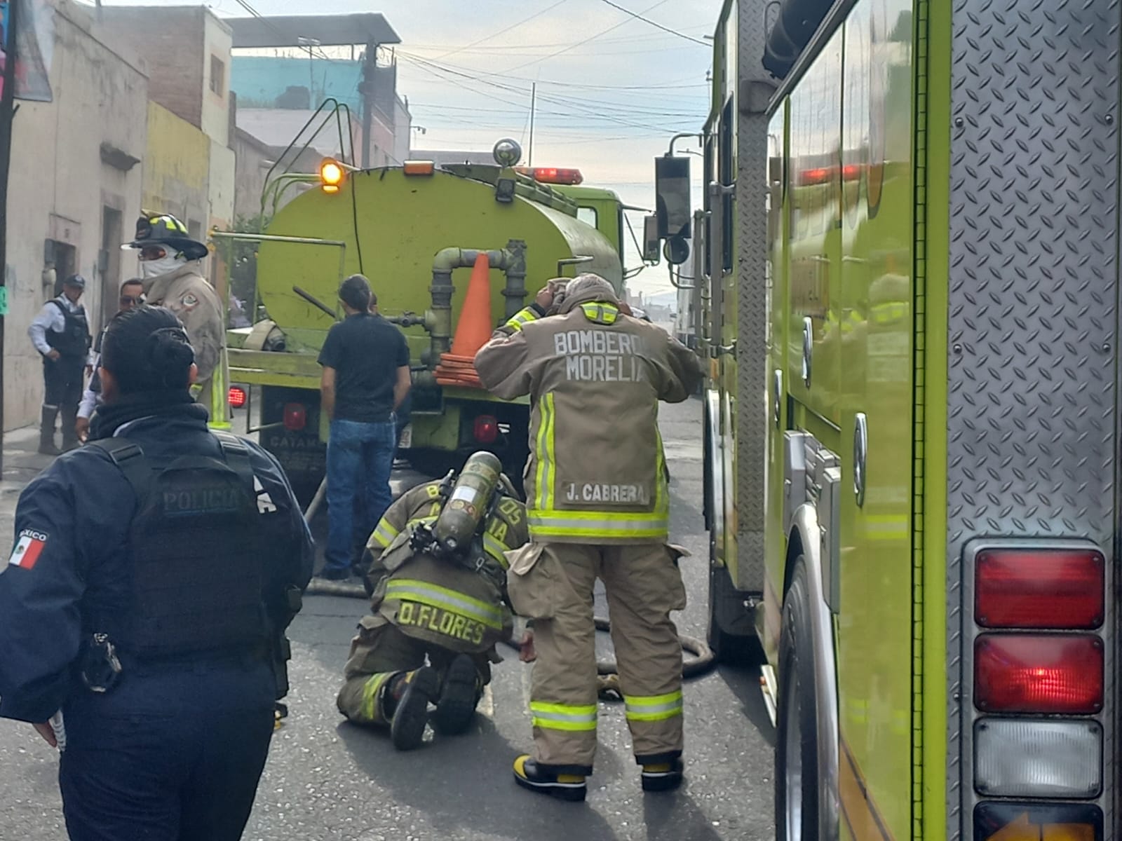 Bomberos municipales logran controlar un incendio en el centro de Morelia