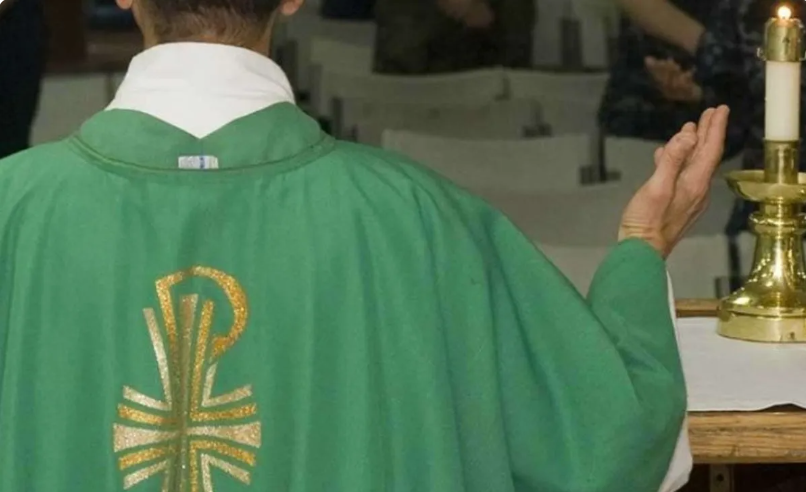 Indignación por discurso homofóbico de sacerdote; llama "jotines" a homosexuales