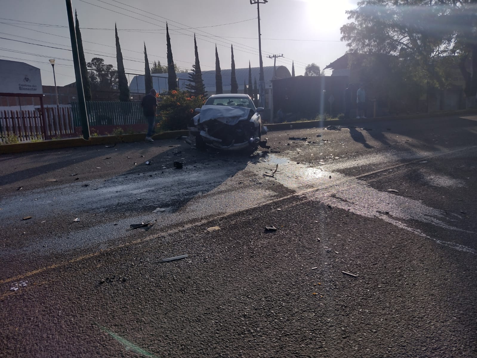 Chocan de frente dos vehículos en la avenida Madero Poniente