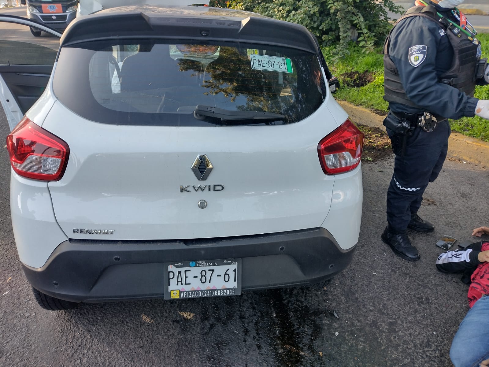 Chocan de frente dos vehículos en la avenida Madero Poniente