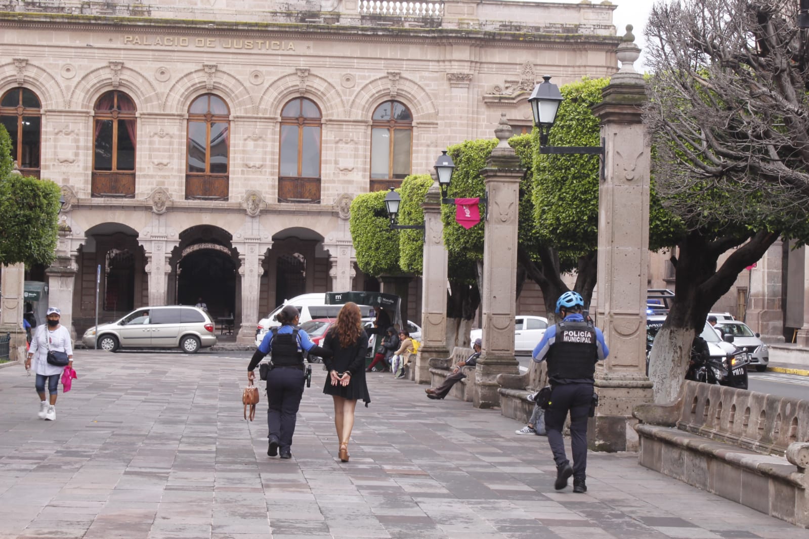 Detienen a 3 por consumir drogas en Plaza de Armas