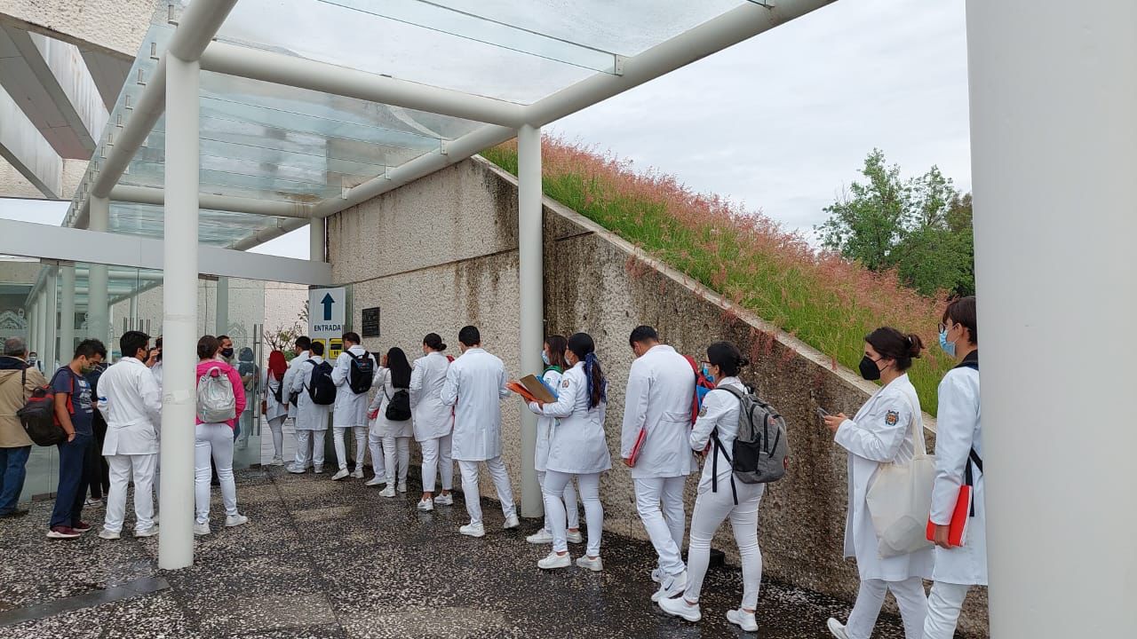 Estudiantes de Medicina exigen plazas seguras para servicio social