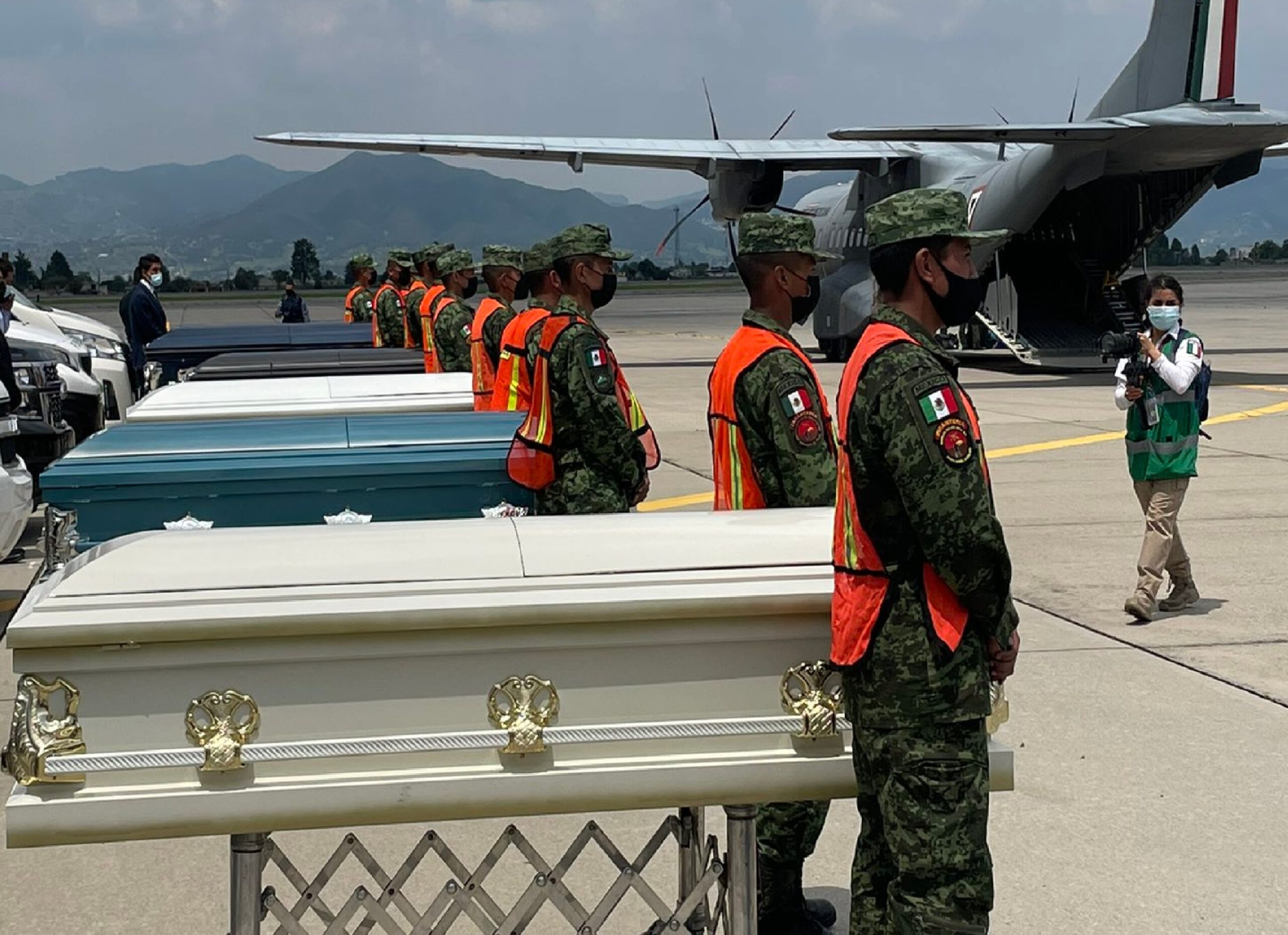 Inicia SRE repatriación de mexicanos muertos en tráiler de Texas