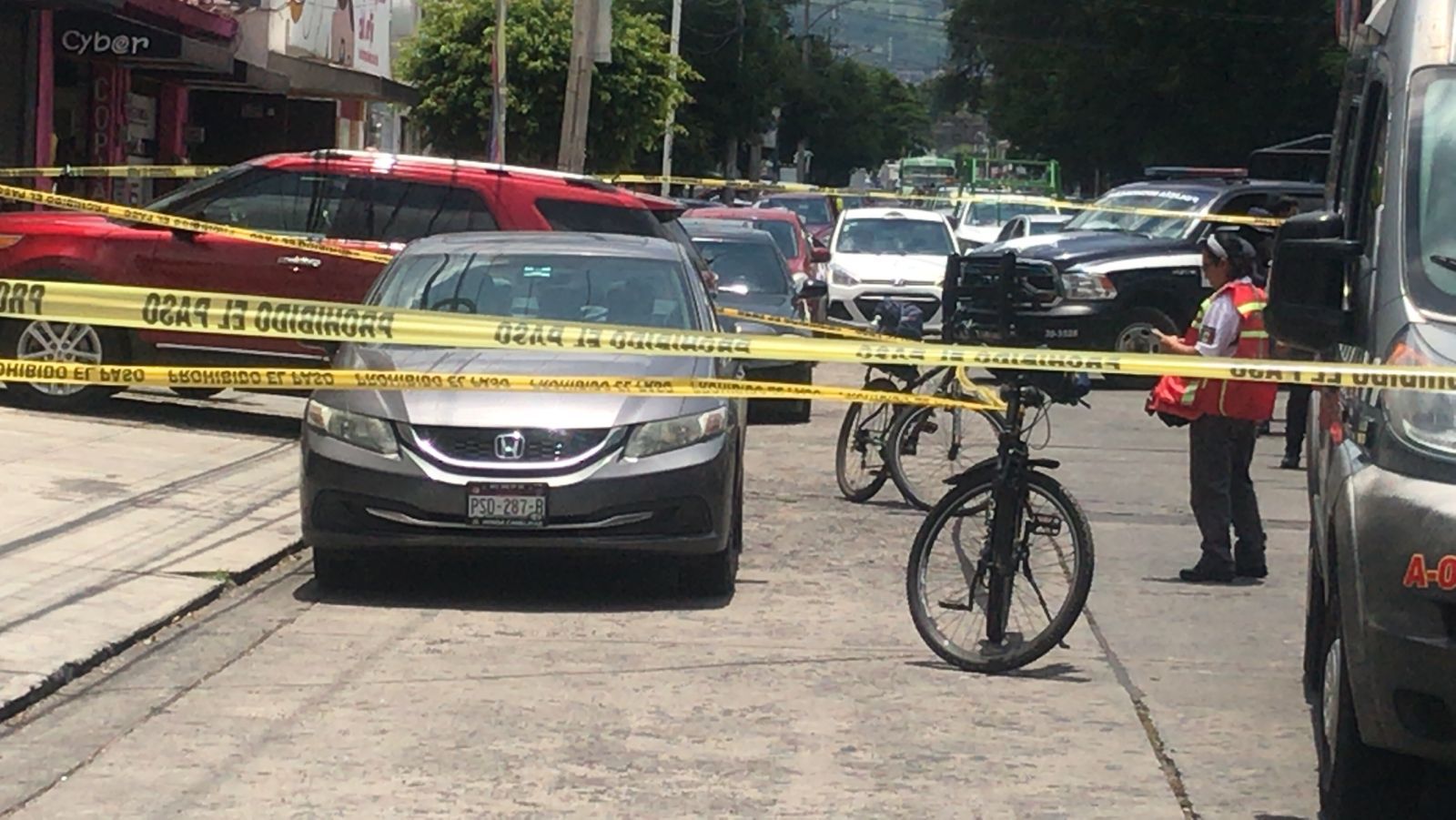 Localizan muerto dentro de un carro en avenida Lázaro Cárdenas en Morelia