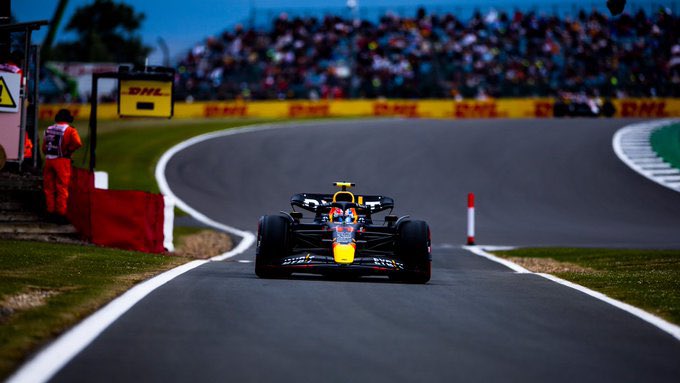 Logra "Checo" Pérez subir al podio en GP de Gran Bretaña