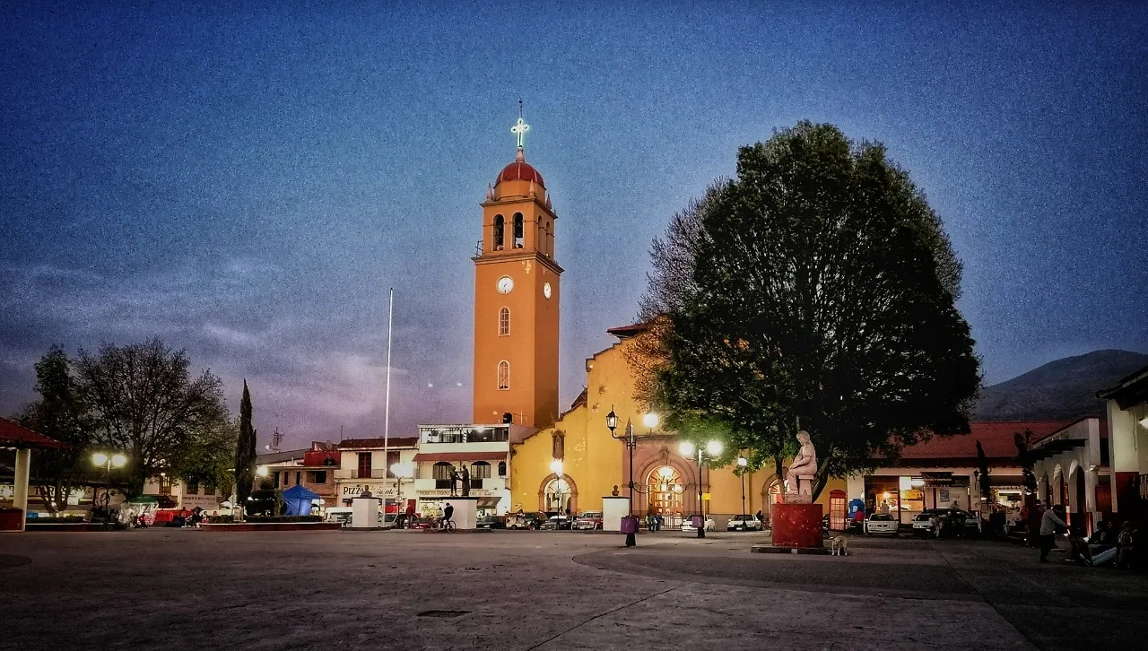 Paracho el encantador y musical Pueblo Mágico