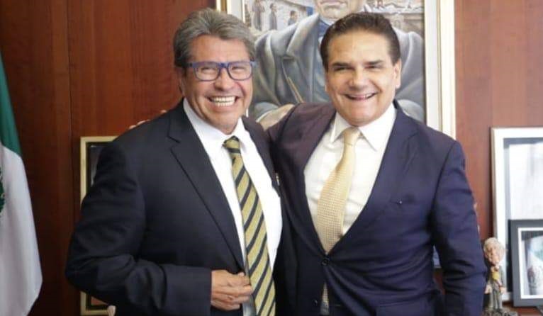 Presume Silvano foto sonriente con morenista Ricardo Monreal