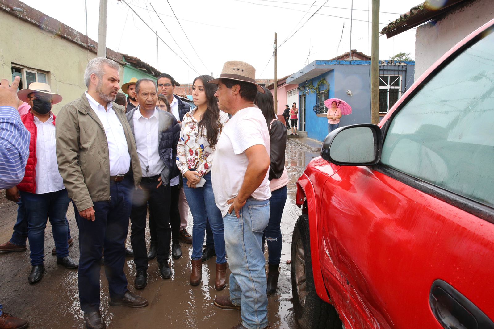 Recorre Bedolla zonas afectadas por lluvias en Villamar