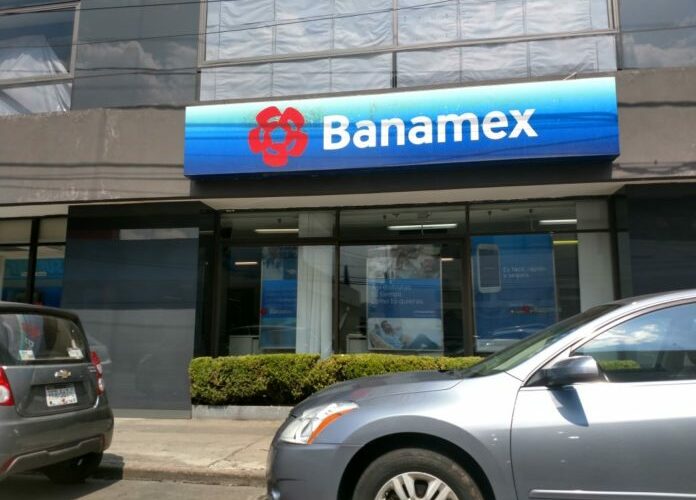 Sale Santander de la contienda por compra de Banamex