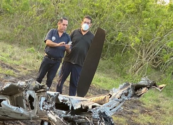 Mueren tripulantes de avioneta que se desplomó en Lázaro Cárdenas