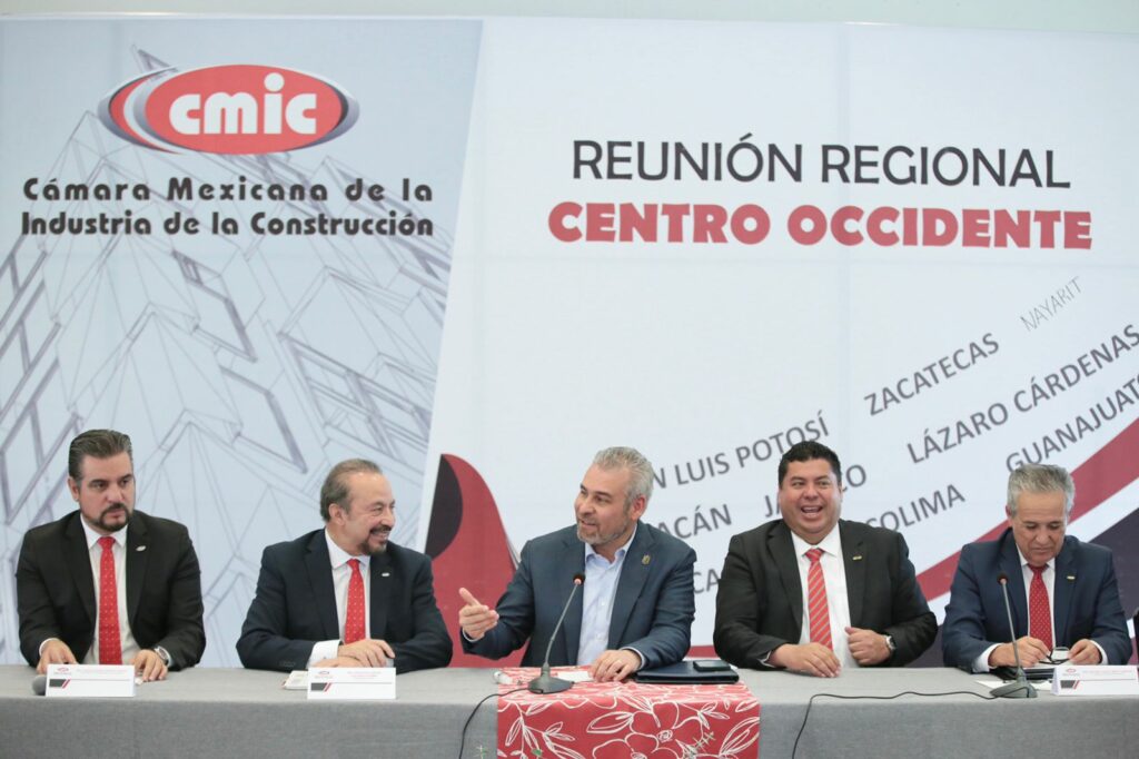 Ratifica Bedolla coordinación con la CMIC para trabajar obra pública