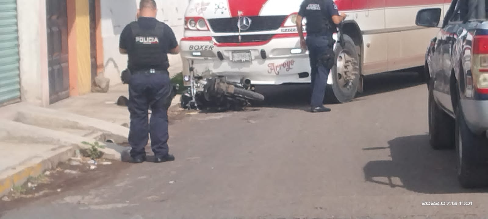 Motosicarios arrollados por microbus al que atacaron a balazos en Zamora