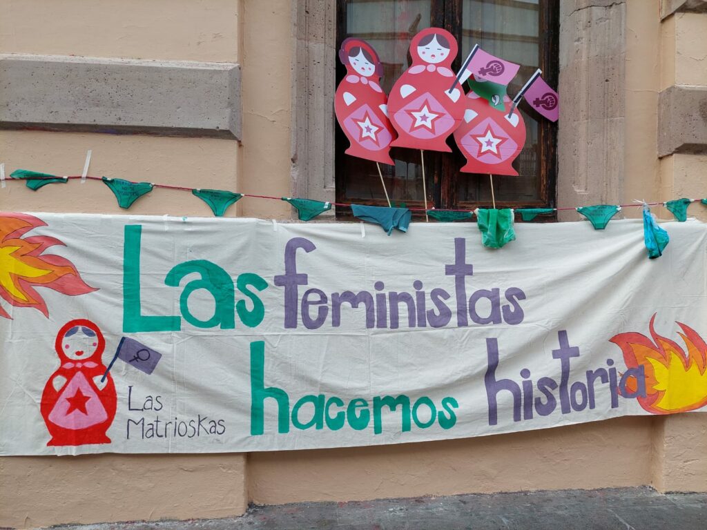 A favor del aborto, se manifiestan colectivas en Palacio Legislativo