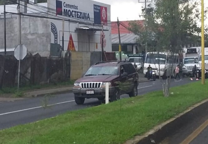 enfrentan civiles y policías